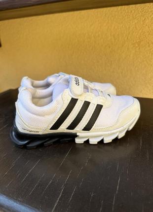 Adidas кросівки