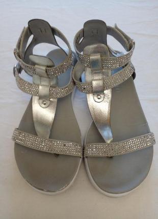 Удобные босоножки вьетнамки на лето