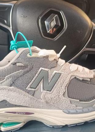 Кроссовки new balance 2002r в светлом и темном цвете.