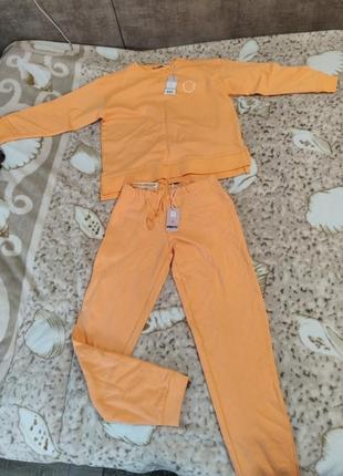 Новый костюм на девочку 146/152(10-12роков)