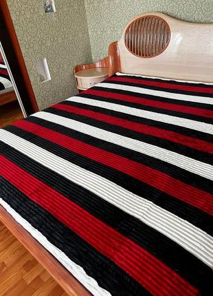 Плюшевый плед, красивой текстуры, мягконька в красивых цветах рай