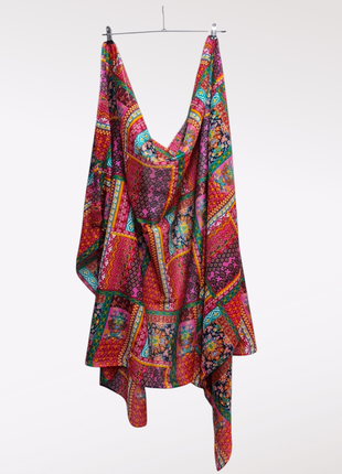 Величезний  палантин,  парео