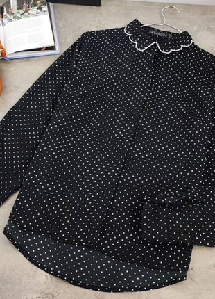 Чорна сорочка в горошок з гарним комірцем