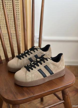 Кроссовки в трендовом цвете