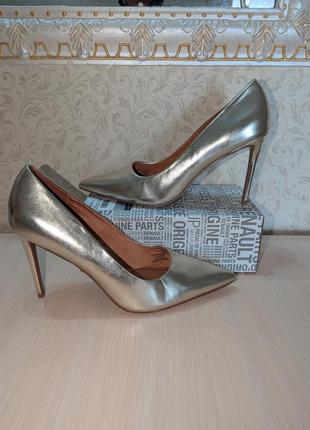 Asos туфли лодочки 42 р по губам 28.5 см с носиком каблук 10 см золото нюанс на кольца