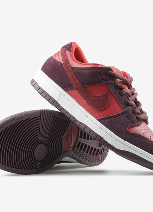 В наявності nike dunk