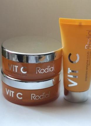 Ензимний пілінг rodial papaya enzyme scrub 20 мл та очищуючі спонжі з витамином с, 2*20 шт.