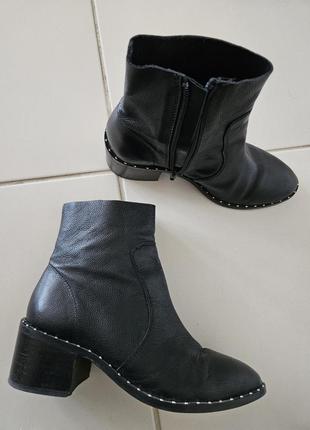 Ботинки с заклёпками