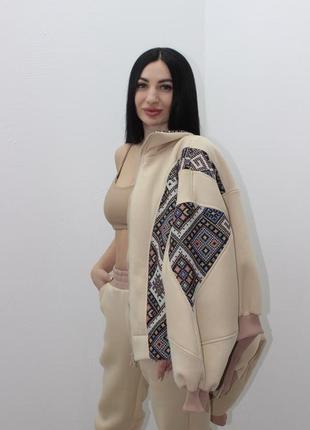 Костюм с гобеленом