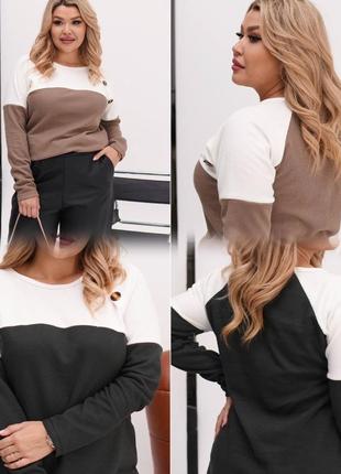 Неймовірно гарна ,стилізована ґудзиками кофтинка