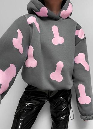 Охвагивает *** худи