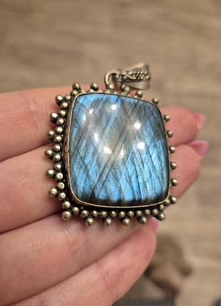 Срібний кулон підвіска з лабродором