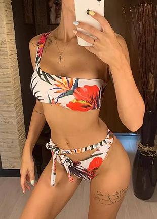🌺купальник в цветах, лиф на одно плечо, внутри поролоновые вставки, трусики высокие с завязкой спереди🌺