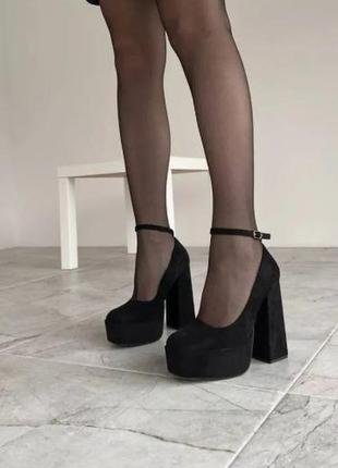 Женские туфли на высоком каблуке и платформе