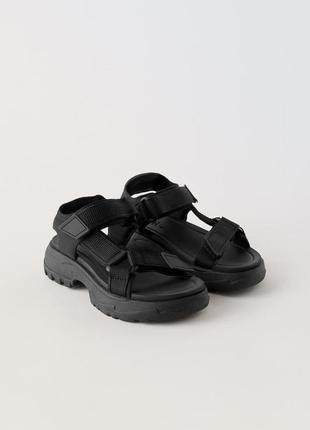 Стильные черные сандалии от zara на платформе