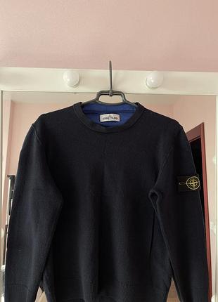 Фирменный шерстяной свитер stone island