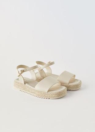 Стильные босоножки zara на ремешке и платформе