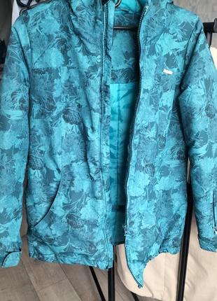 Куртка на дівчинку