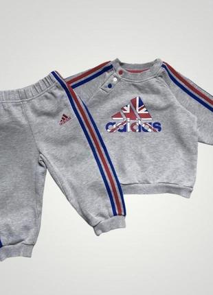 Теплый спортивный костюм adidas (оригинал) на мальчика 9-12 месяцев