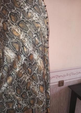 Брендова,супер класна, стильна спідничка з розрізом на змійці, у щіменевий принт.