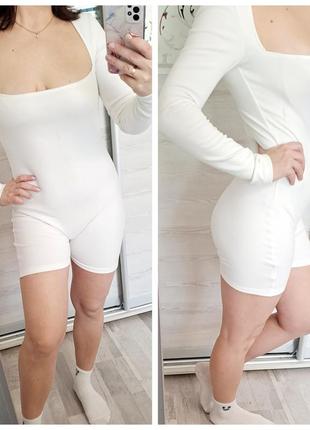 Комбинезон белый с длинными рукавами
