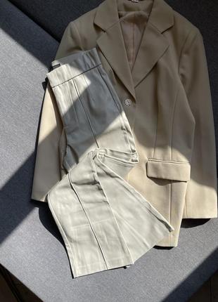 Круті, молочні легінси кльош від zara