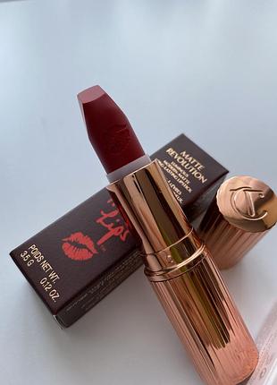 Червона матова помада charlotte tilbury hot lips matte revolution