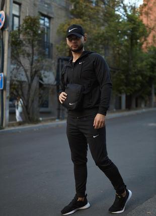 Мужской черный спортивный костюм nike