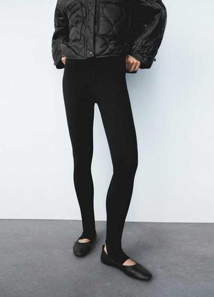 Базовые лосины zara черные по фигуре леггинсы с вырезами