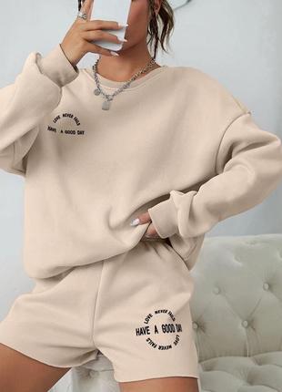 Женский свитшот бежевого цвета shein