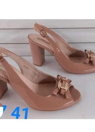 Босоножки женские,натуральный лак