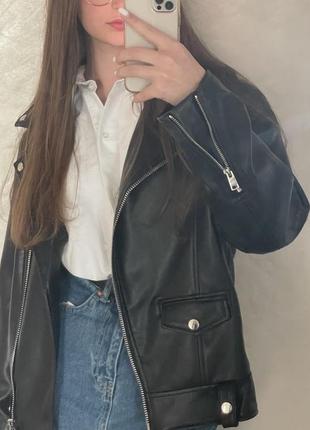Кожаная куртка bershka