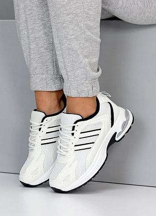 Трендовые спортивные кроссовки белые, кроссы на весну, лето для девушек, топ цена, скидка, кроссы в