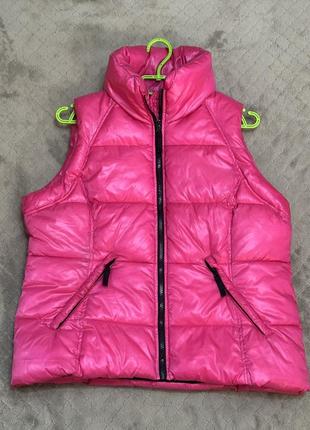 Женочка безрукавка