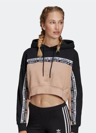 Топ от adidas в хорошем состоянии