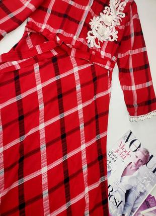 Платье женское длинное красного цвета в клетку на молнии с поясом от бренда italy s m6 фото