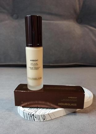 №3 зволожуючий тональний крем hourglass ambient soft glow foundation