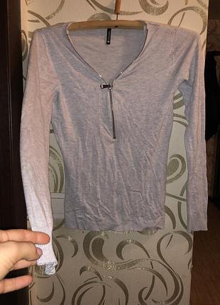 Повседневная кофточка. спереди из регулируемым замком