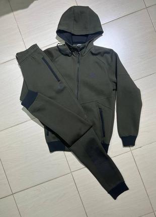 Чоловічий зимовий костюм найк