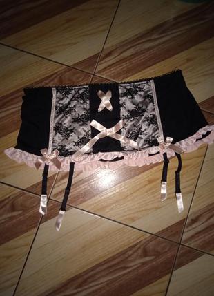 Изысканный пояс для чулок