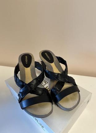 Женские босоножки на каблуке braska