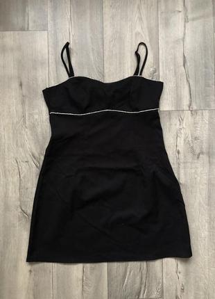 Платье на бретелях черная короткая под футболку