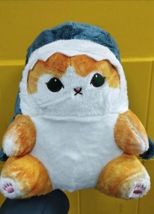 Игрушка мягкая котик в костюме акулы