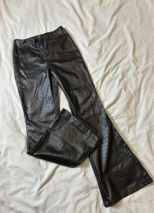 Шкіряні утеплені брюки кльош 26р с zara