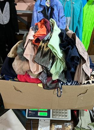 Продам 16 кг женских платьев разного размера без дефектов