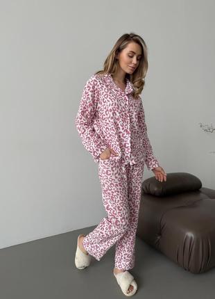 Пижама женская муслиновая pantone crocus с леопардовым принтом рубашка штаны3 фото