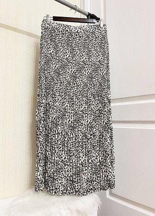 Плиссированная юбка меди с анималистическим принтом бренда primark