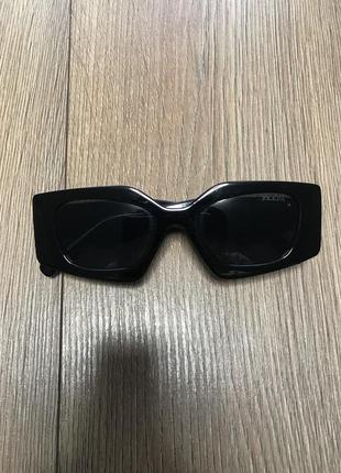 Очки от prada