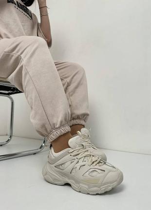 Бежеві кросівки