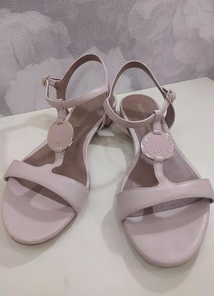 Жіночі босоніжки р. 37 emporio armani